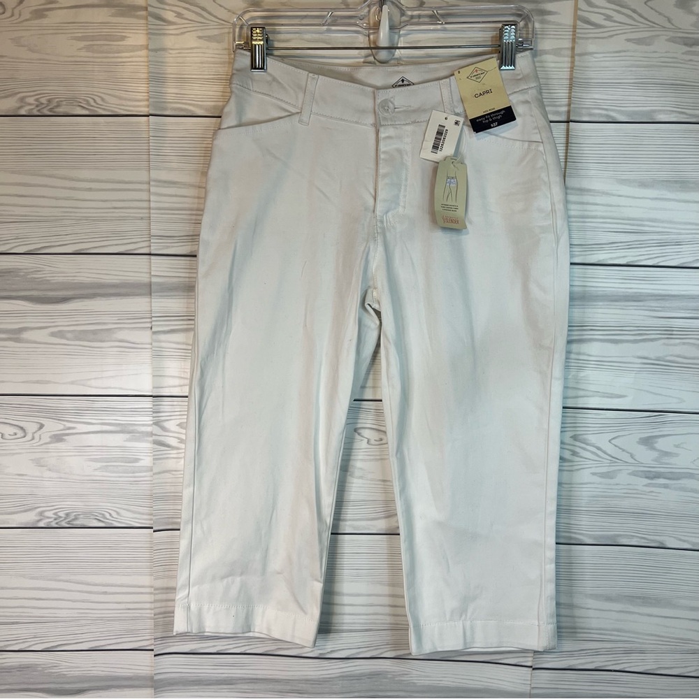 Size 2  St John’s Bay Capris